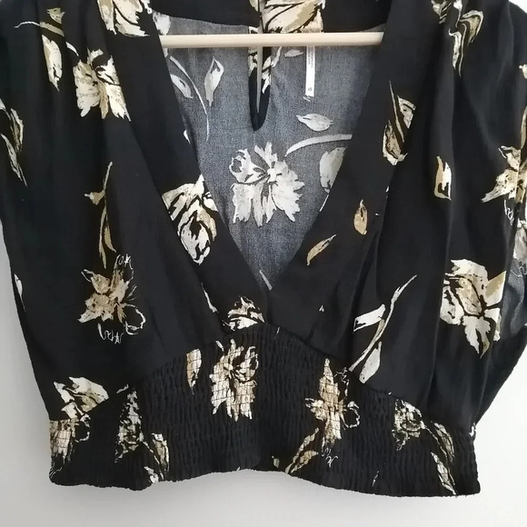 Free People Smocked Crop Blouse Plunging  V-Neck Black with Tan, Cream Floral XS - Picture 6 of 15